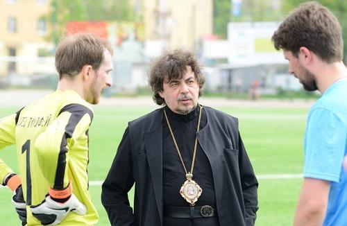 Футбольная сборная бывших псковских наркоманов одержала победу над священниками