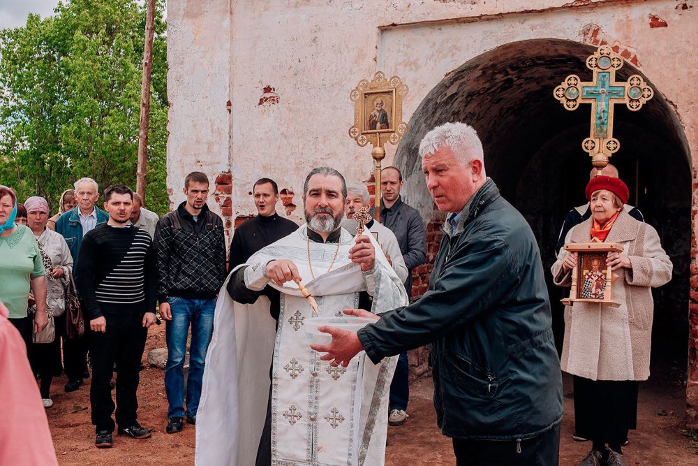 С молебна и крестного хода началась церемония открытия народного благотворительного фестиваля 