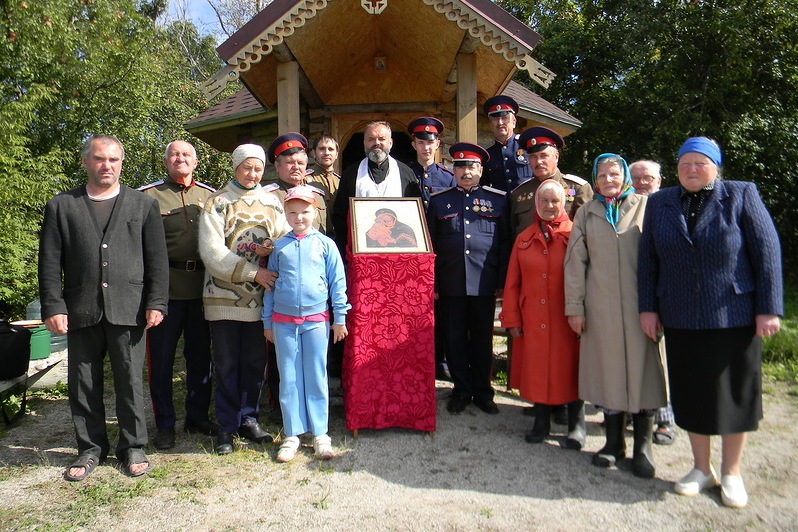 В день празднования иконы Пресвятой Богородицы «Донская» казаки Псковского округа молились на месте древнего захоронения воинов