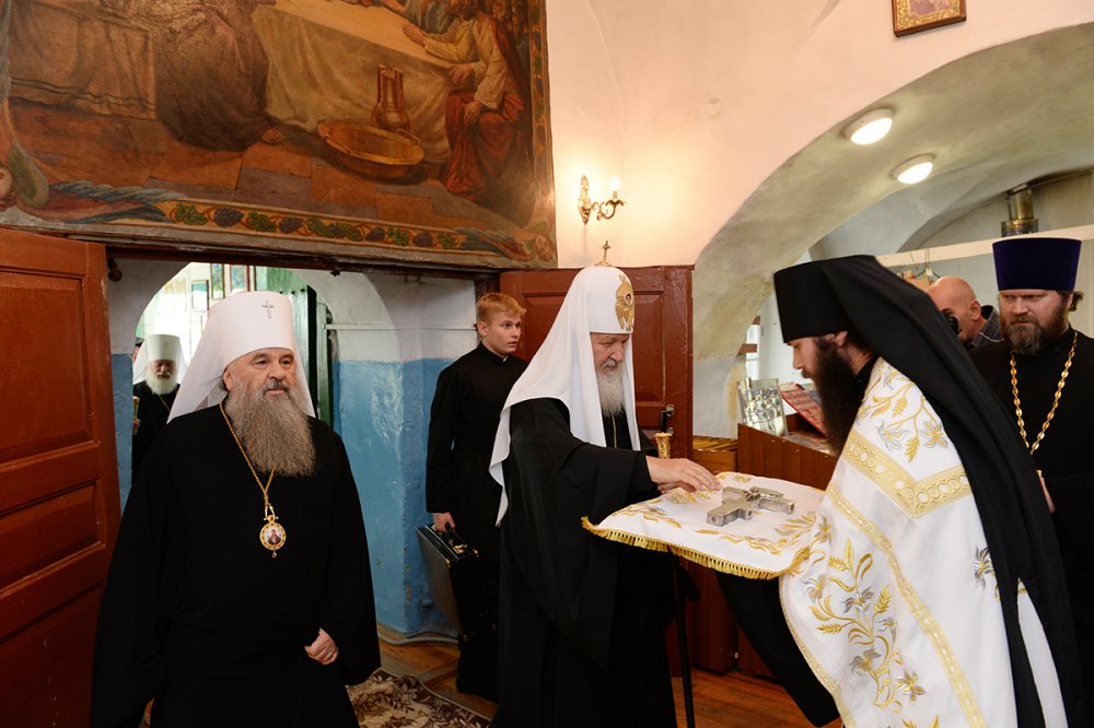 В завершение визита в Псковскую епархию Святейший Патриарх Кирилл посетил Изборск (ВИДЕО)