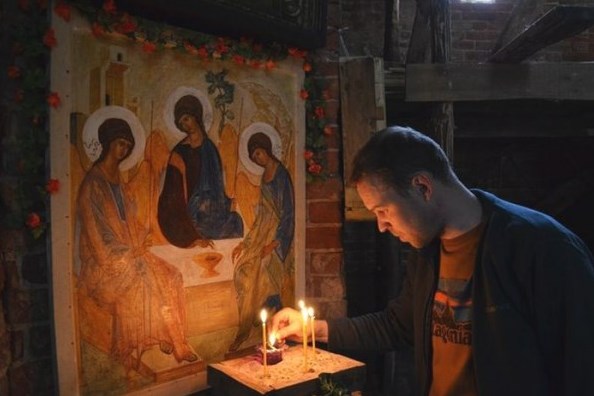 «С кем я на самом деле встречаюсь, когда вижу в Небе кулак?»