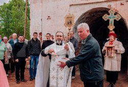 С молебна и крестного хода началась церемония открытия народного благотворительного фестиваля 