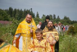 Крестный ход с иконой Спаса Елеазаровского на Талабские острова 12 июля 2014 года