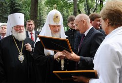 Первосвятительский визит в Псковскую епархию. Чин малого освящения храма Трех святителей в Псковском государственном педагогическом университете