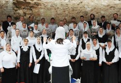 Первосвятительский визит в Псковскую епархию. Всенощное бдение на площади у Михайловского собора Свято-Успенского Псково-Печерского монастыря