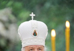 Первосвятительский визит в Псковскую епархию. Всенощное бдение на площади у Михайловского собора Свято-Успенского Псково-Печерского монастыря