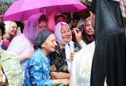 Первосвятительский визит в Псковскую епархию. Всенощное бдение на площади у Михайловского собора Свято-Успенского Псково-Печерского монастыря