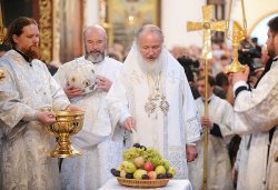 Первосвятительский визит в Псковскую епархию. Божественная литургия в Свято-Троицком соборе Псковского кремля