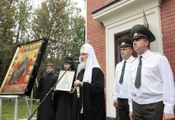 Первосвятительский визит в Псковскую епархию. Посещение Псковского епархиального управления, Мирожского монастыря и расположения 76-й гвардейской десантно-штурмовой дивизии