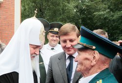 Первосвятительский визит в Псковскую епархию. Посещение Псковского епархиального управления, Мирожского монастыря и расположения 76-й гвардейской десантно-штурмовой дивизии