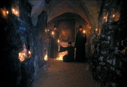 Братия в Богом зданных пещерах