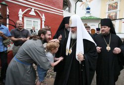 Первосвятительский визит в Псковскую епархию. Посещение пещер Псково-Печерского монастыря