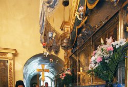 Первосвятительский визит в Псковскую епархию. Всенощное бдение на площади у Михайловского собора Свято-Успенского Псково-Печерского монастыря