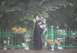 Первосвятительский визит в Псковскую епархию. Всенощное бдение на площади у Михайловского собора Свято-Успенского Псково-Печерского монастыря