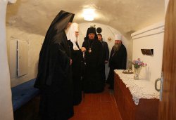 Первосвятительский визит в Псковскую епархию. Посещение пещер Псково-Печерского монастыря