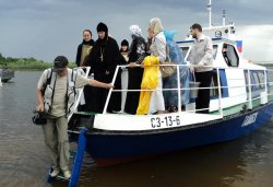Крестный ход с иконой Спаса Елеазаровского на Талабские острова 12 июля 2012 года