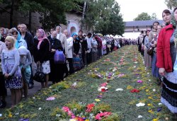 Паломничество в Свято-Успенский Псково-Печерский монастырь 29 августа 2011 года на всенощное бдение - Иерусалимский Чин Погребения Божией Матери