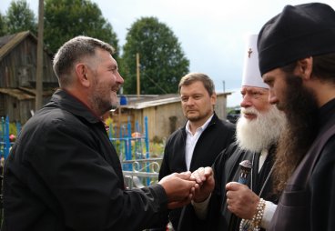 Чин освящения купола и креста храма Рождества Христова поселка Красиковщина, 30 августа 2015 года
