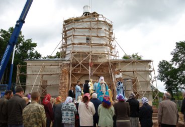 Чин освящения купола и креста храма Рождества Христова поселка Красиковщина, 30 августа 2015 года