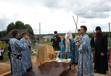 Чин освящения купола и креста храма Рождества Христова поселка Красиковщина, 30 августа 2015 года