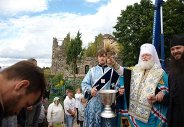 Чин освящения купола и креста храма Рождества Христова поселка Красиковщина, 30 августа 2015 года