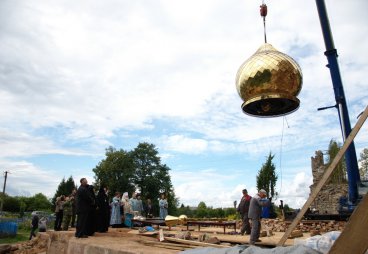 Чин освящения купола и креста храма Рождества Христова поселка Красиковщина, 30 августа 2015 года