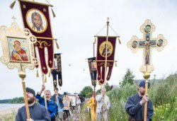 Крестный ход с иконой Спаса Елеазаровского на Талабские острова 12 июля 2012 года. Фоторепортаж Андрея Кокшарова