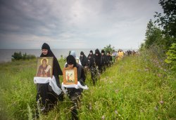 Крестный ход с иконой Спаса Елеазаровского на Талабские острова 12 июля 2012 года. Фоторепортаж Андрея Кокшарова