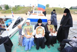 Крестный ход с иконой Спаса Елеазаровского на Талабские острова 12 июля 2012 года. Фоторепортаж Андрея Кокшарова