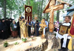 Крестный ход с иконой Спаса Елеазаровского на Талабские острова 12 июля 2012 года. Фоторепортаж Андрея Кокшарова