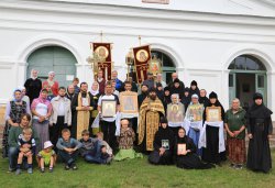 Крестный ход с иконой Спаса Елеазаровского на Талабские острова 12 июля 2012 года. Фоторепортаж Андрея Кокшарова