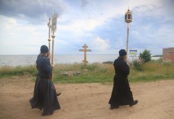 Крестный ход с иконой Спаса Елеазаровского на Талабские острова 12 июля 2012 года. Фоторепортаж Андрея Кокшарова