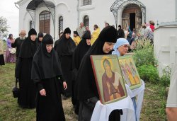 Крестный ход с иконой Спаса Елеазаровского на Талабские острова 12 июля 2012 года