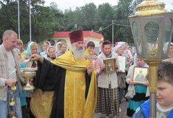 Крестный ход вокруг Пскова 16 августа 2012 года