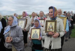 Крестный ход вокруг Пскова 16 августа 2012 года