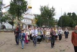 Крестный ход вокруг Пскова 16 августа 2012 года