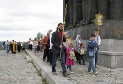 Крестный ход вокруг Пскова 16 августа 2012 года