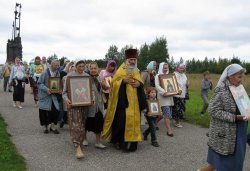 Крестный ход вокруг Пскова 16 августа 2012 года