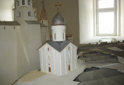 Изготовление нового рельефа Довмонтова города и установка на него первого храма св. Кирилла Иерусалимского, фото 2009 года