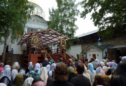 Паломничество в Свято-Успенский Псково-Печерский монастырь 29 августа 2011 года на всенощное бдение - Иерусалимский Чин Погребения Божией Матери