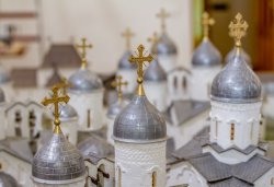 Окончательный вариант покрытия глав Довмонтова города с использованием заготовок из капролона, фото 2013 года