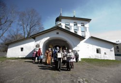 Крестный ход вокруг Пскова 26 апреля 2012 года. Фоторепортаж Андрея Кокшарова