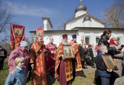 Крестный ход вокруг Пскова 26 апреля 2012 года. Фоторепортаж Андрея Кокшарова