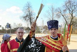 Крестный ход вокруг Пскова 26 апреля 2012 года. Фоторепортаж Андрея Кокшарова