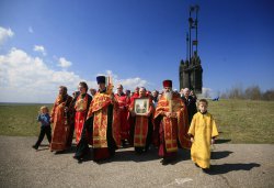 Крестный ход вокруг Пскова 26 апреля 2012 года. Фоторепортаж Андрея Кокшарова