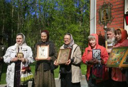 Крестный ход вокруг Пскова 15 мая 2012 года. Фоторепортаж Андрея Кокшарова