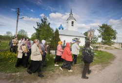 Крестный ход вокруг Пскова 15 мая 2012 года. Фоторепортаж Андрея Кокшарова