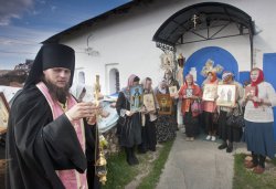 Крестный ход вокруг Пскова 15 мая 2012 года. Фоторепортаж Андрея Кокшарова
