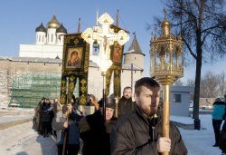 Крестный ход вокруг Пскова 26 января 2012 года. Фоторепортаж Андрея Кокшарова
