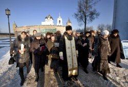 Крестный ход вокруг Пскова 26 января 2012 года. Фоторепортаж Андрея Кокшарова